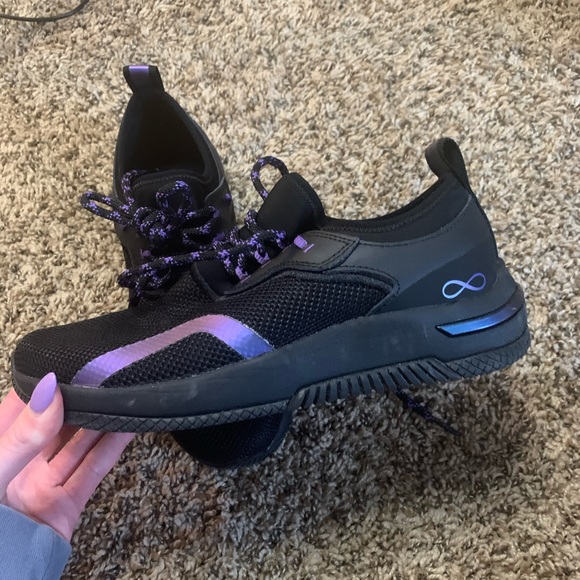 Infinity by Cherokee sneakers - Picture 1 of 2